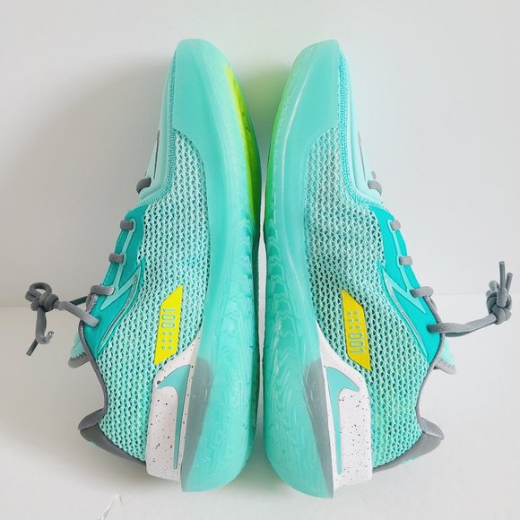 Athletic_Shoes
